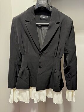 Black Tailored Jacket with Pleated Hem